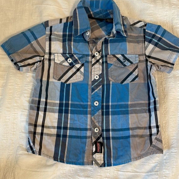 Boys 18M bundle, jeans, short sleeved button shirt, black zip front hoodie - Picture 4 of 8